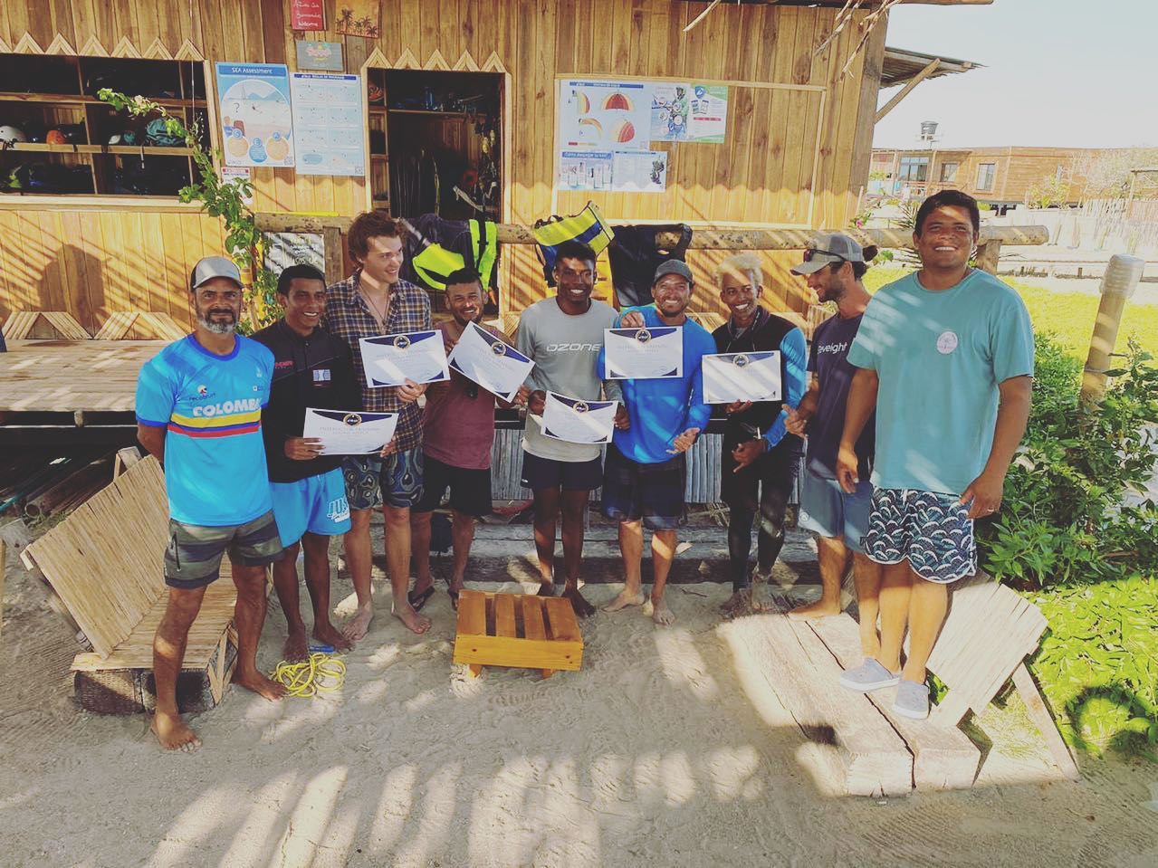 Certificación IKO!
Del 02 de mayo hasta el 12 de mayo 2023 realizamos un curso der certificación para instructores de la @ikointl en la escuela @kiteaddictcolombia 
.
.
Gracias al apoyo de @estefanialeon y #johnlaingcharitabletrust pudimos apoyar tres chicos para realizar su certificación! 
.
.
Gracias a esta certificación los instructores pueden trabajar en todo el mundo, aprende y mejoran la instrucción de un deporte extremo y hacen la enseñanza de este deporte mucho más seguro!